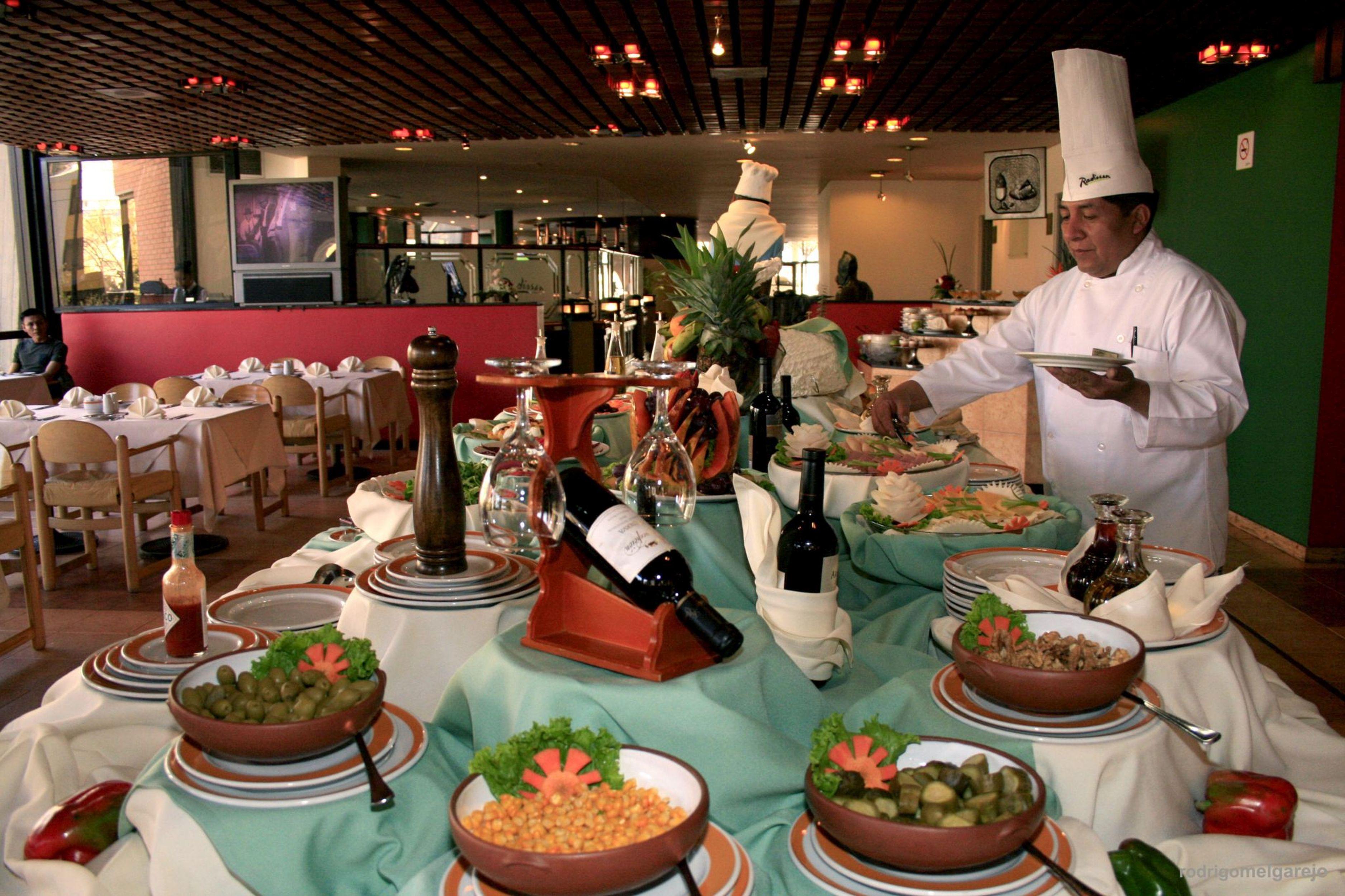 Real Plaza Hotel & Convention Center La Paz Restaurant foto